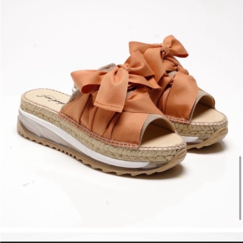 FREE PEOPLE CHAPMIN SPORT SANDLE in the color Pancake NWT Size 39/9